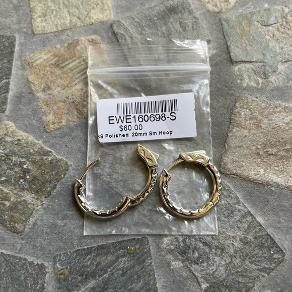 Polished 20mm Sm Hoop Earrings - Picture 7 of 11